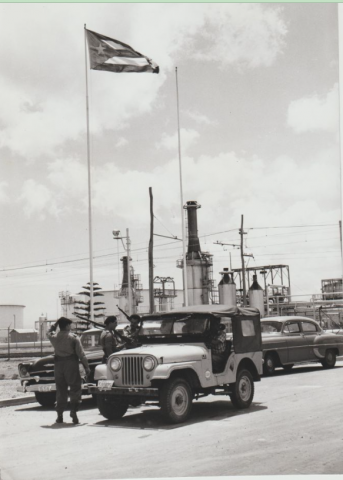 1960 nacionalización de las refinerías de petróleo