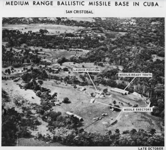 foto espía de una base de misiles balísticos de medio alcance en cuba, 1962